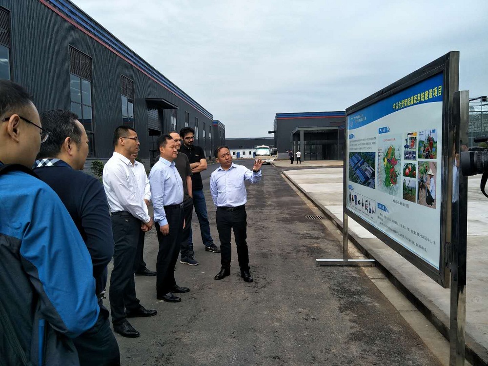 劉十慶考察2.jpg 劉十慶考察2.jpg