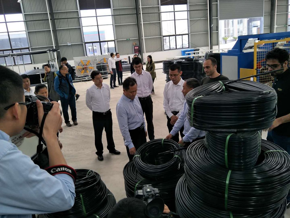 劉十慶考察3.jpg 劉十慶考察3.jpg